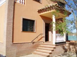 Chalet en venta en Mairena del Alcor, Urbanizaciones photo 0