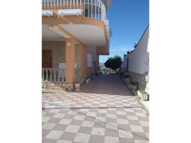 Casa en venta en Villar de Rena photo 0