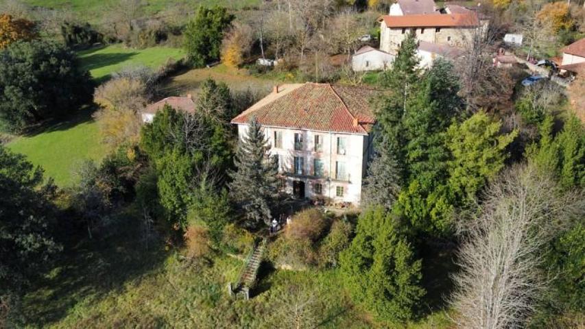 Edificio en venta en Valle de Mena, Valle De Mena photo 0