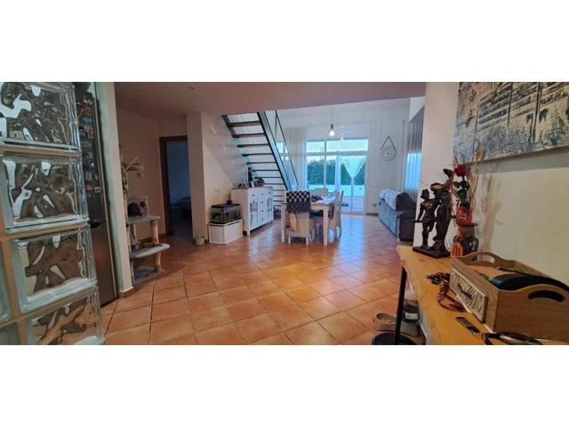 Chalet en venta en Sils photo 0