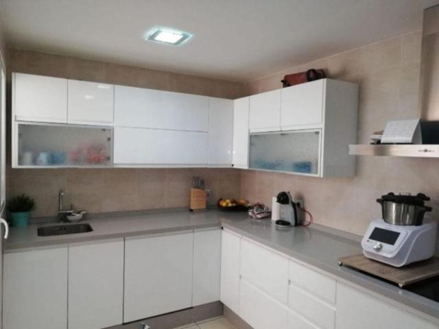 Apartamento en venta en Marbella, Nueva Andalucia photo 0