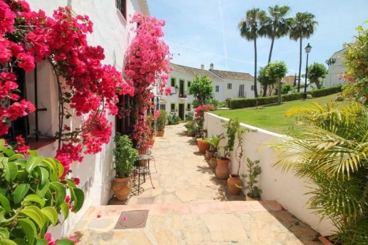 Adosada en venta en Marbella, Nueva Andalucia photo 0