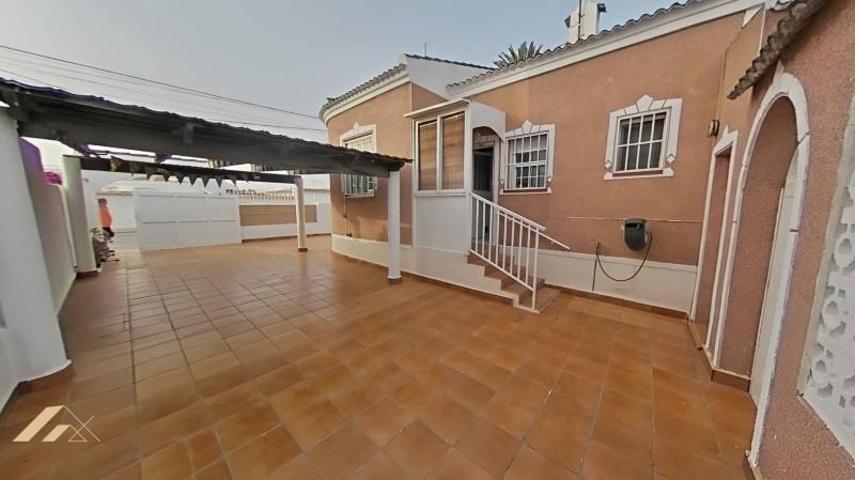 Chalet en venta en Torrevieja, San luis photo 0