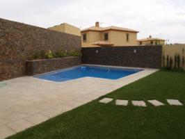 Chalet en venta en Mairena del Alcor, Urbanizaciones photo 0