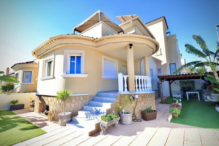 Chalet en venta en San Miguel de Salinas, Pueblo 9 photo 0