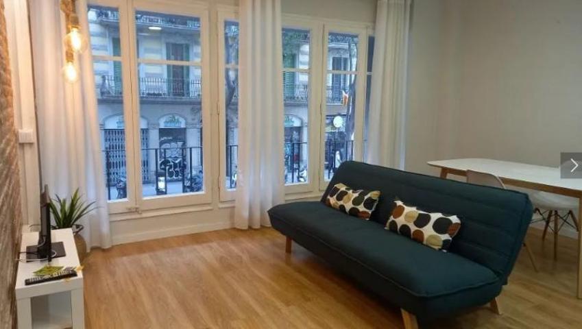 Apartamento en venta en Barcelona photo 0