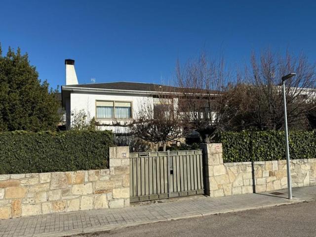 Casa en venta en Miraflores de la Sierra, Arenal 4 photo 0