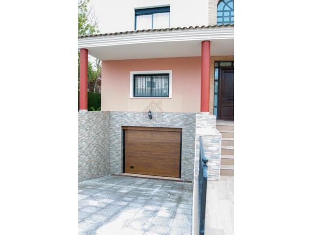 Chalet en venta en Baeza photo 0
