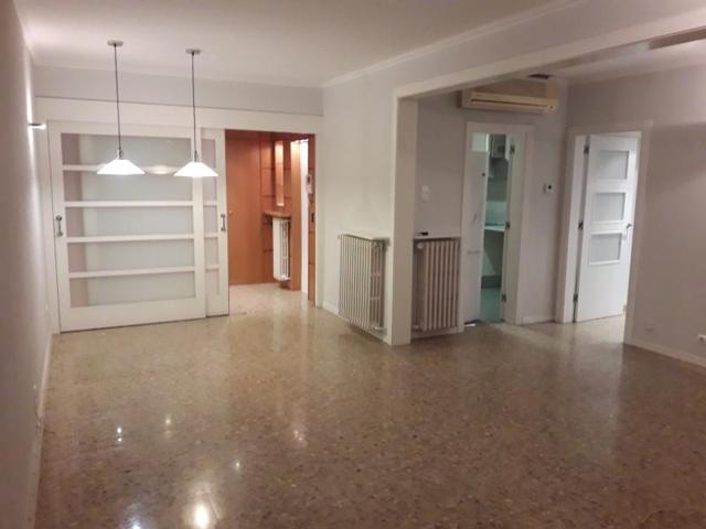 Piso en venta en Barcelona, Trinitat Vella photo 0