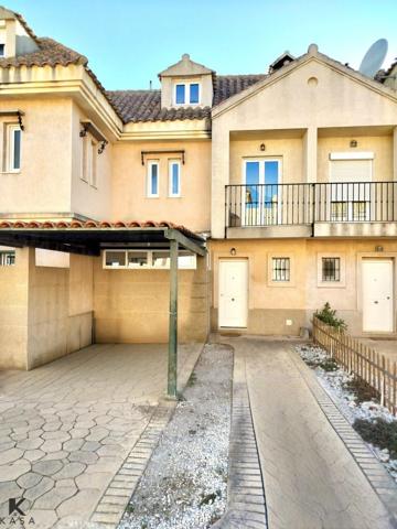 Adosada en venta en La Línea de la Concepción, Alcaidesa photo 0