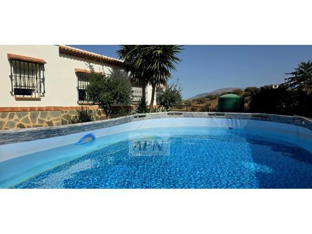 Casa con terreno en venta en Alora photo 0