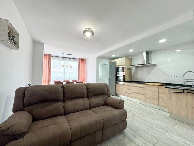 Piso en venta en Castelldefels photo 0