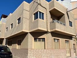 Edificio en venta en Santa Lucía de Tirajana photo 0