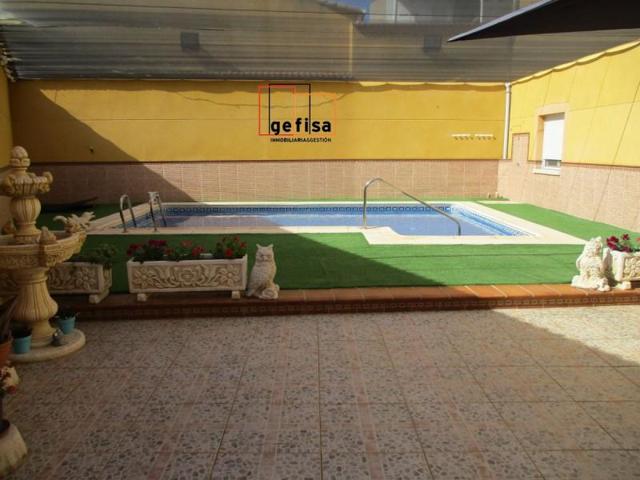 Casa en venta en Valdepeñas, Centro photo 0