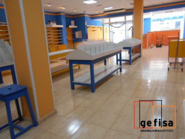 Local comercial en venta en Valdepeñas, Buena photo 0