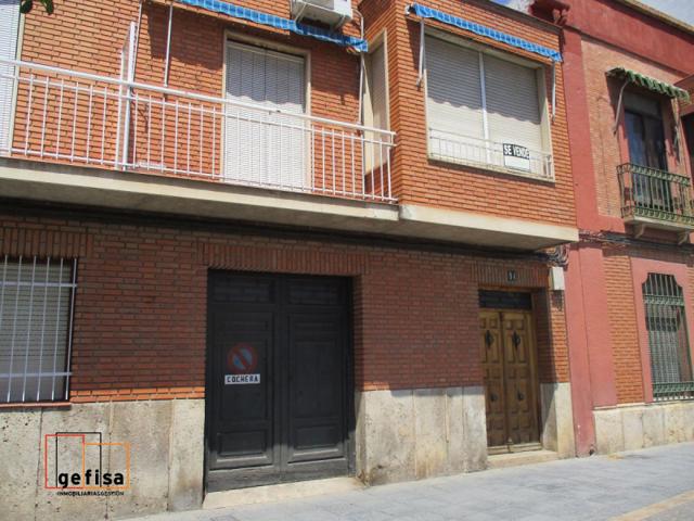 Casa en venta en Valdepeñas, Centro photo 0