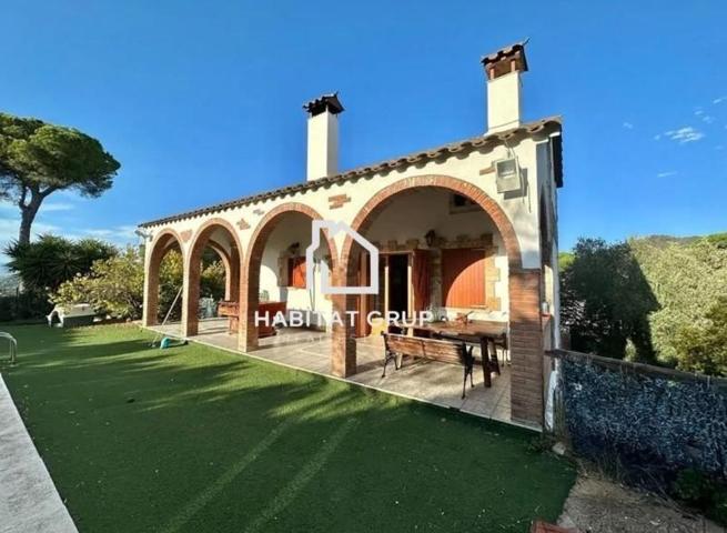 Chalet en venta en Tordera photo 0