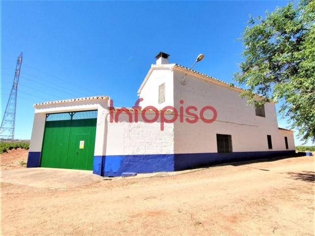 Chalet en venta en Valdepeñas, Carretera Moral photo 0