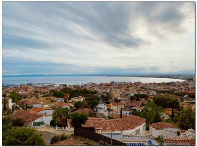 Casa en venta en Roses photo 0