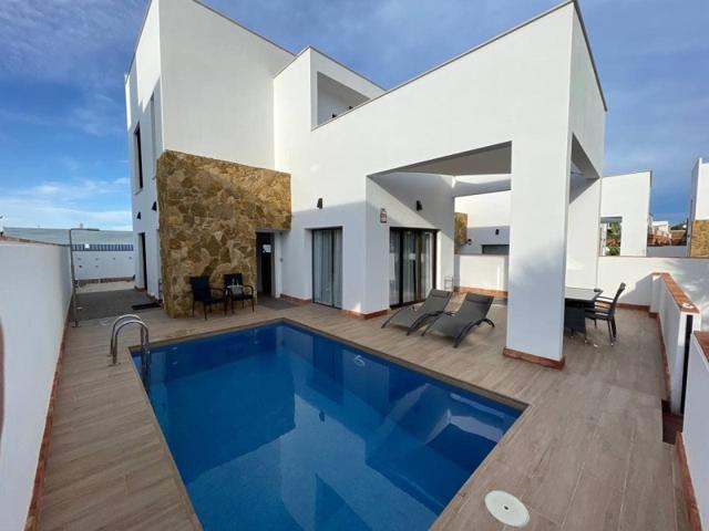 Casa con terreno en venta en Torrevieja, Aguas Nuevas photo 0