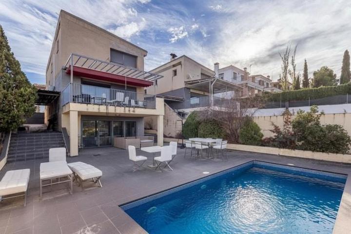 Casa en venta en Monachil, Zona metropolitana photo 0