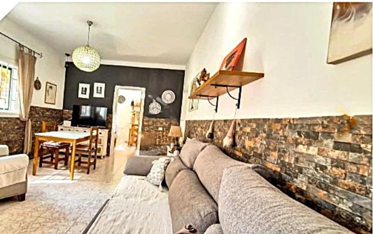 Adosada en venta en Santa Cruz de Tenerife, Las Delicias photo 0