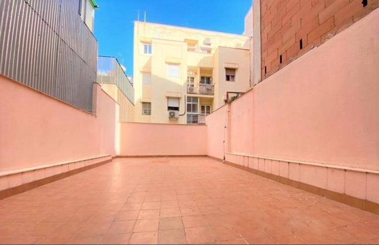 Piso en venta en Barcelona, Trinitat Vella-Torre Baro-Ciutat Merina photo 0