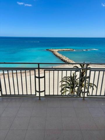 Aticos en venta en Altea, 1ro linea de playa photo 0