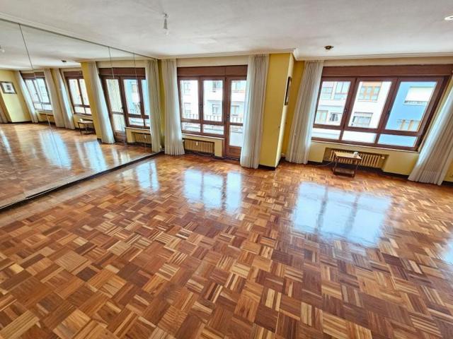 Piso en venta en Avilés photo 0
