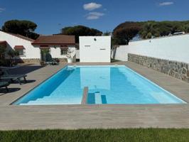 Chalet en venta en Chiclana de la Frontera, Las Lagunas - Campano photo 0