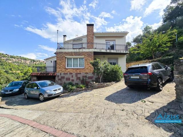 Chalet en venta en Cervelló, Cervello photo 0