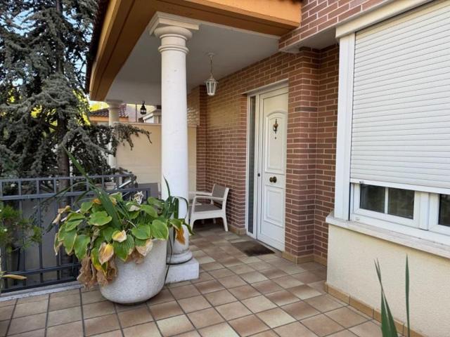 Adosada en venta en Arroyo de la Encomienda, La Vega photo 0