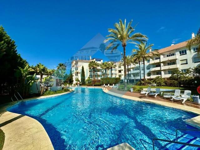 Apartamento en venta en Marbella, Nueva Andalucía photo 0