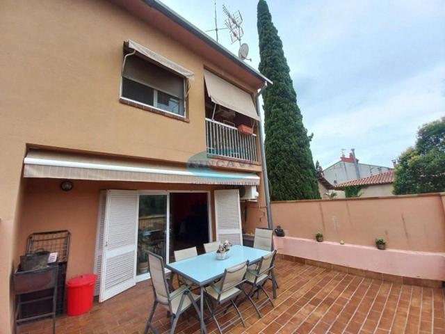 Adosada en venta en Bigues i Riells, Centro photo 0