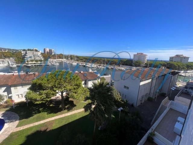 Piso en venta en Castell-Platja d'Aro, Castell-Platja d'Aro photo 0