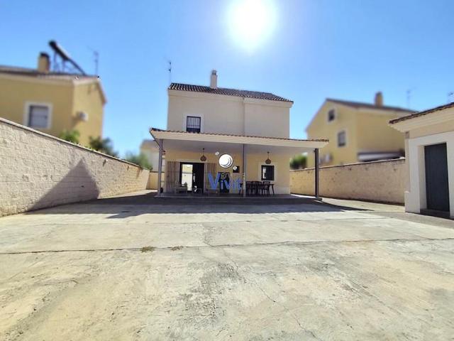 Chalet en venta en Alcalá de Guadaira, Campo Alegre photo 0