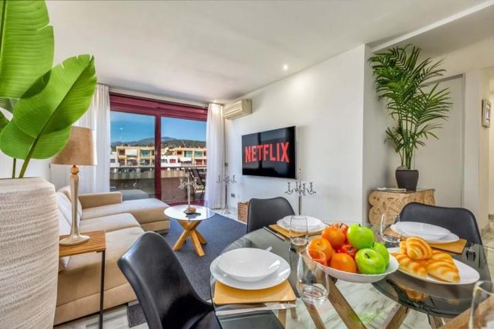 Piso en venta en Benahavís, Benahavis photo 0