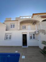 Chalet en venta en Torrevieja, La Mata photo 0