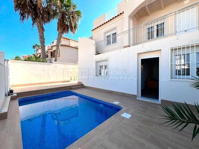 Chalet en venta en Torrevieja, Torre del Moro - Residencial Miramar photo 0