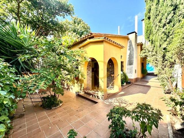 Casa en venta en Rubí photo 0