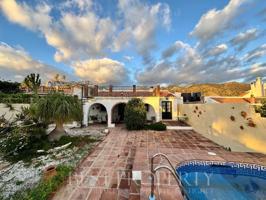 Casa con terreno en venta en Nerja photo 0