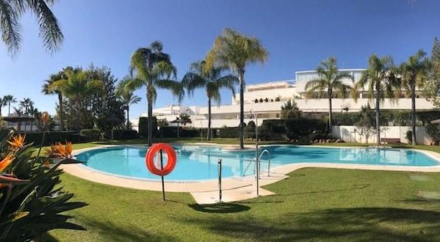 Apartamento en venta en Marbella, Nueva Andalucia photo 0