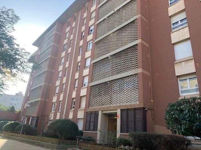 Piso en venta en Sabadell photo 0