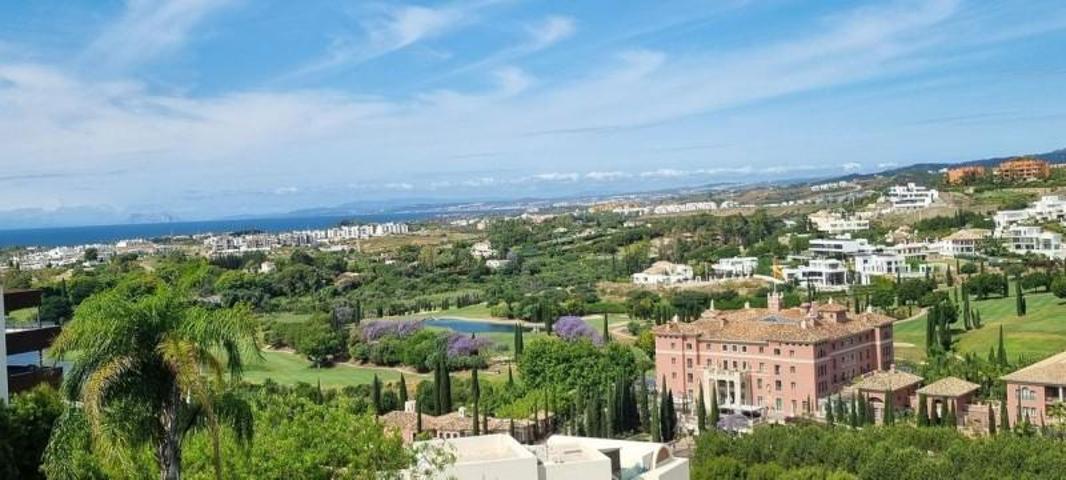Apartamento en venta en Benahavís, Costa del Sol photo 0