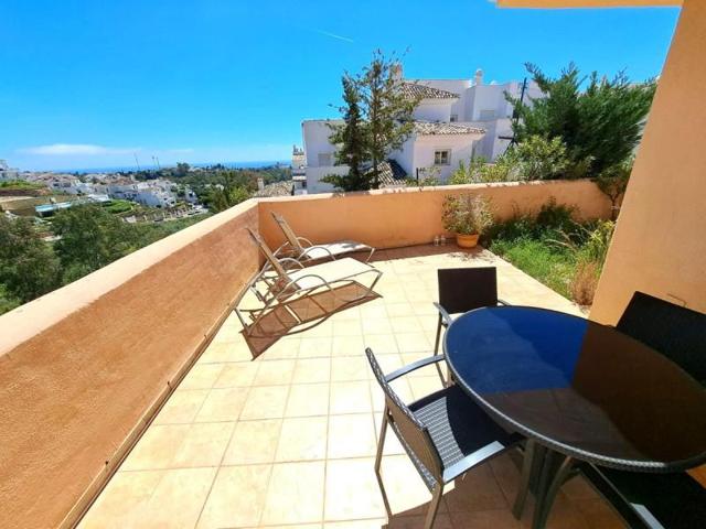Apartamento en venta en Marbella, Nueva Andalucia photo 0