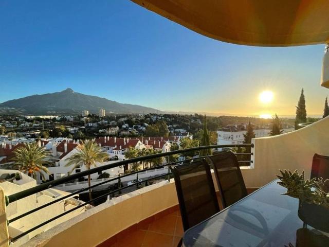 Apartamento en venta en Marbella, Nueva Andalucia photo 0