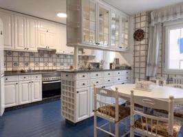 Piso en venta en Santiago de Compostela, O Ensanche photo 0