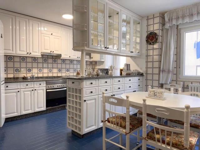 Piso en venta en Santiago de Compostela, O Ensanche photo 0