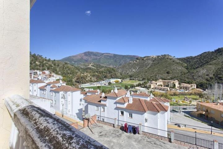 Adosada en venta en Benahavís, Benahavis photo 0