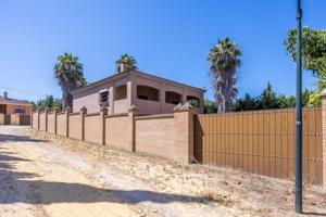 Chalet en venta en Dos Hermanas, Ctra. Bellavista photo 0